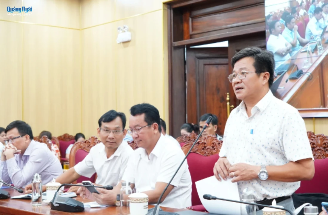 Lãnh đạo xã Đông Sơn phát biểu tại hội nghị.