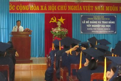 Lễ Phát bằng tốt nghiệp khoá thi tháng 12/2013 tại Quảng Ngãi