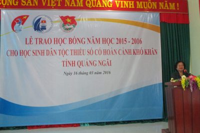 Trao học bổng cho học sinh huyện đảo Lý Sơn và học sinh dân tộc thiểu số huyện Minh Long, Ba Tơ.
